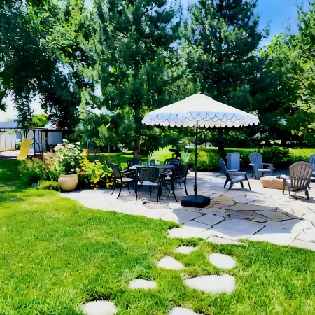Luxury Retreat-Gourmet Kitchen, Playhouse, Hot Tub, & Steam Shower