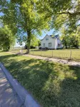 Main Street Home-Locally Owned-No Cleaning Fees-Pets Allowed - 2-Star