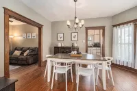 Renovated Victorian Home with Private Garden & Fire Pit! - 무료 와이파이