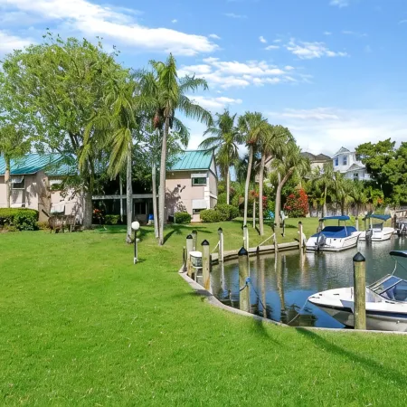 Turtle Cove Condo--- Steps to Siesta Key Beach
