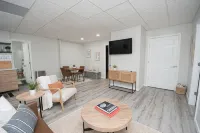 Luxury Centrally-Located 1Br/1BA Basement Apartment with Gym and W/D in Unit - 3 étoiles