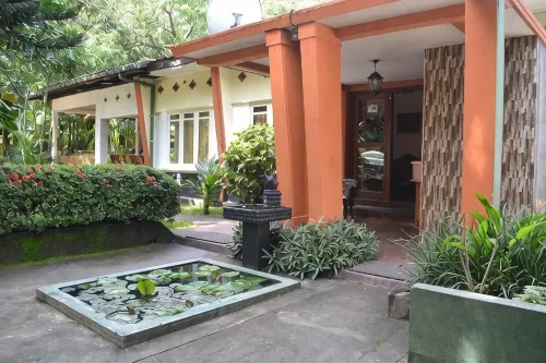 Wood Side Tour Inn - Guest houses