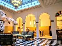 Riad Aziman - Parkplatz
