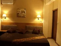 Monalysa St Honore Apartment & Studios Grand Bay - Kolam Renang