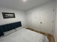 Cozy 2 Bedroom Basement - บังกะโล