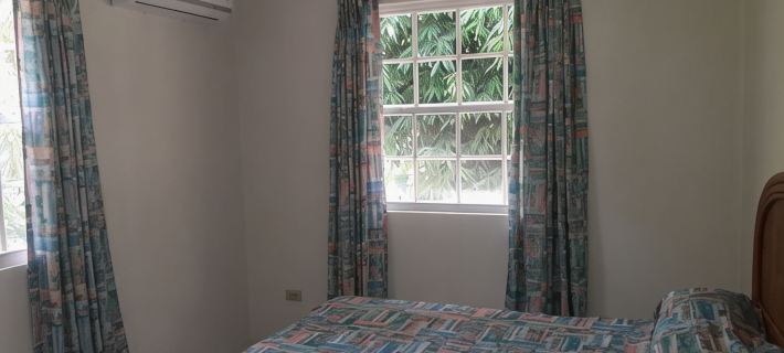 Apartment in quiet upscale Holetown area near Limegrove Centre and Beach Hotels in Holetown