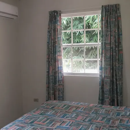 Apartment in quiet upscale Holetown area near Limegrove Centre and Beach