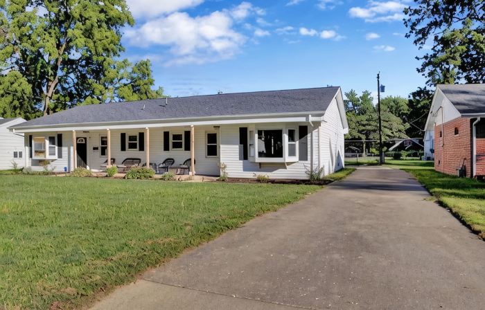 Charming 2-bedroom house in amazing Belleville with AC, WiFi