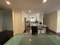 Luxury Carbon Neutral 4-Suite Home w/ Pool, Laundry - 무료 와이파이