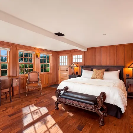 Noyo Harbor Inn