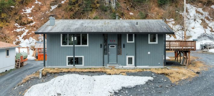 Beautiful 4-bedroom house - Walking distance to Downtown and Sea Life Center! Hotel di Seward