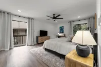 COMPLETELY REMODELED 3 BDR, 2 Bath, Golf Course View Condo - balcony
