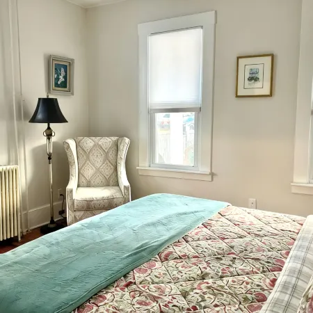 Five Star Charmer! Great Location Downtown & Stadium! Parking too!