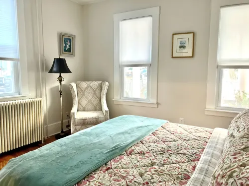 Five Star Charmer! Great Location Downtown & Stadium! Parking too! - Condos