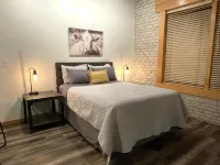 Dakota Suite in Downtown Fargo Historic Building   Pet Friendly - Homestays
