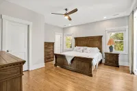 Beach Better Have My Money! Clean "Ocean Close" Getaway! 5BR, Pool & EV Charger! - 4성급