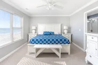 Mermaids Haven: 6 Bedroom, 4 Bathroom on the beach Sleeps 16! - 4-Star