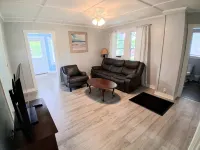 Newland's Resort: Cozy Channel Front Cottage #1 on Indian Lake with a Boat Dock Hotels in Stokes Township