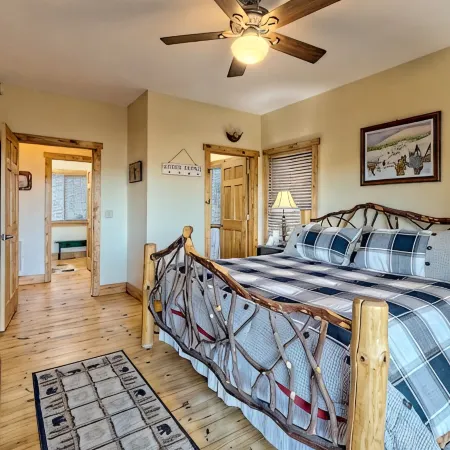 Sky's the Limit -Mountain View, Golf Course, Waterfalls, Game Room. Sleeps 14