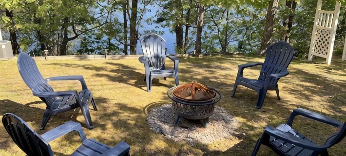 Private Beach on Pond, Linens Included, Kayak & Canoe. All Rooms w/ Pond Views! Hotels in Chatham