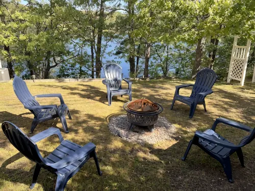Private Beach on Pond, Linens Included, Kayak & Canoe. All Rooms w/ Pond Views! - 4-Star