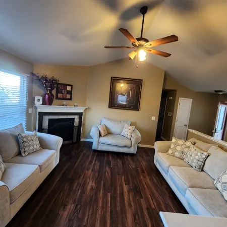 Spacious 5-bedroom house in beautiful Greeley with AC, WiFi