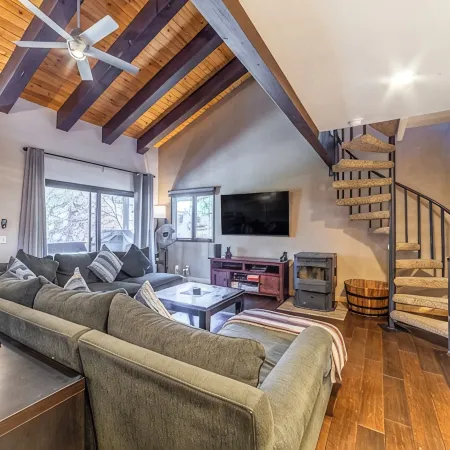Fully Remodeled 2Bed + Loft, 3Bath 1,857sf Mammoth Condo