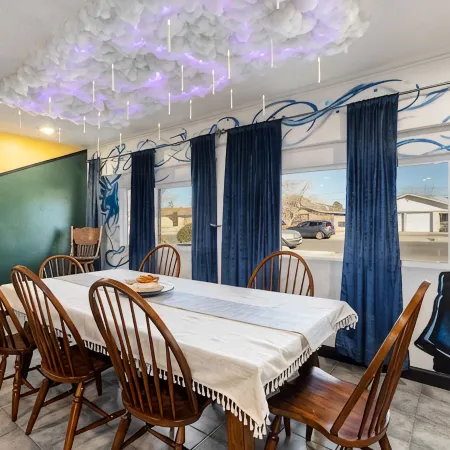 Harry Potter Wizarding Home: 5 Beds & Heated Salt Pool
