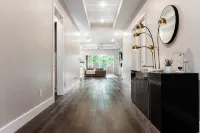 New Single Level Ranch Home by Highland Park with Pool - 5つ星