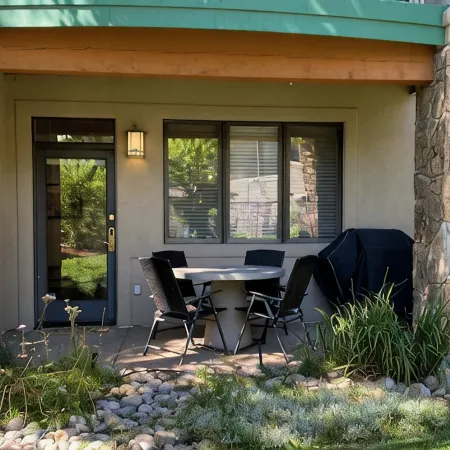 Modern Mountain Retreat - Ski-in-Out - Heated Pool and Hot Tub