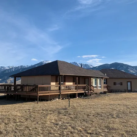 Chico Old Saloon Yellowstone NP  Paradise Valley  Steele HouseMontana Getaway