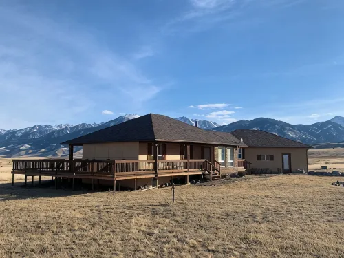 Chico Old Saloon Yellowstone NP  Paradise Valley  Steele HouseMontana Getaway - 4-Star