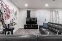 The University-2 bed/2bath-straightshot to Tech - 4성급