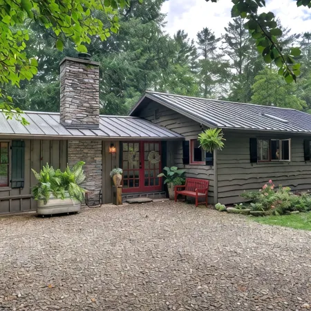 Broadleaf Cottage in Mirror Lake Area of Highlands
