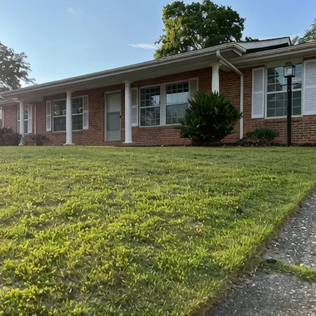 Big Green 5Br - Hot Tub • Game Room • Fenced Yard • Pets Welcome