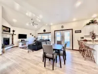 New home, close to skiing, hunting, rodeos, hiking. Fenced yard, pet friendly. - 4성급