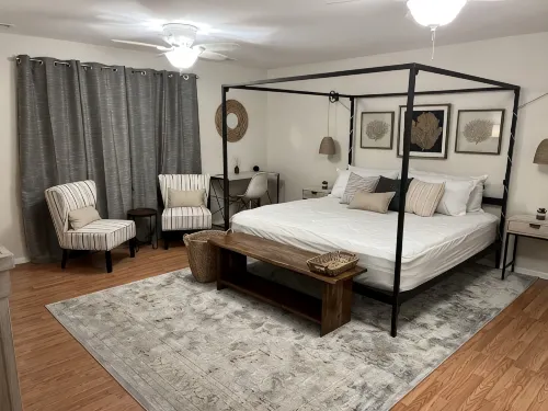 Pure Salt Villa. Lux. Pet Friendly. 3BR 3BA. Sleeps 11. - Villas