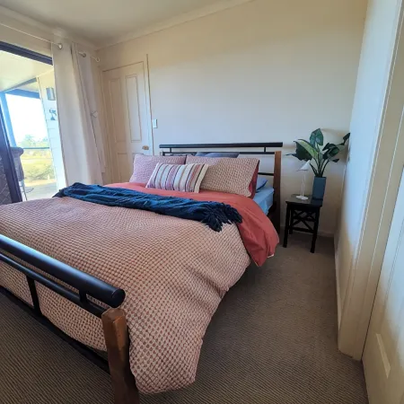 The Flagstaff Clayton Bay - relaxing getaway with water views. Sleeps up to 7
