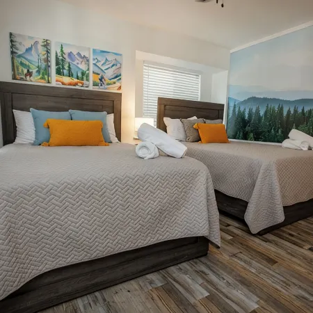 Tranquil Retreat 4 Miles to Park Entrance Walk to Dining BBQ Balcony