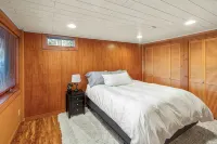 New Spacious Stowe Home, Central A/C Stowe Mt Views. Sauna, Ask about Dog Policy - 4-Star