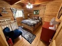 Family Reunion! Fire Pit, Hiking, Yellowstone! 220 EV Charger, Smart TVs, Arcade - Hytter