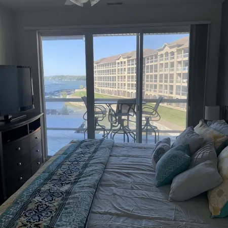Beautiful Newly Decorated Condo at Lands End
