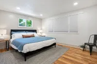 Hot Tub ~ Media Room ~ Game Room ~ USU .4 miles - บังกะโล