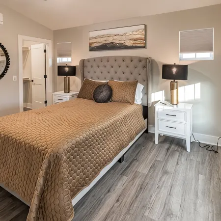 8 Min to Cws! 3 Bed 4 Bath Townhouse w Porch& Rooftop Deck- 5 Min to Downtown!