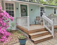 Tucked Away Quiet Cottage~5 Blocks to Riverfront and Cumberland Island Ferry - Homestays