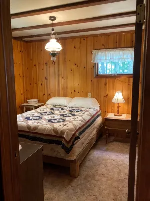 Comfortable Cabin in the Woods. Perfect for Fishing, Hunting or Skiing! - Alphydda