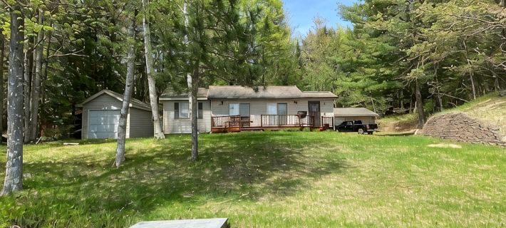 Quiet "UP NORTH" Cabin with All the Amenities. 200 a Night. Hotels in Oconto County