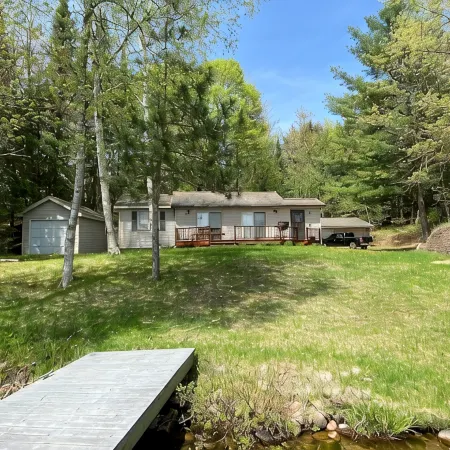 Quiet "UP NORTH" Cabin with All the Amenities. 200 a Night.