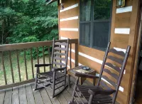 McKenzie Cabin: A Cozy Romantic Retreat with Mountain Views and Hot Tub - 4つ星