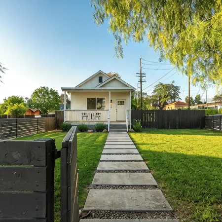 Sprawling Downtown Redlands Retreat Central to all Schools, Hospitals & Events
